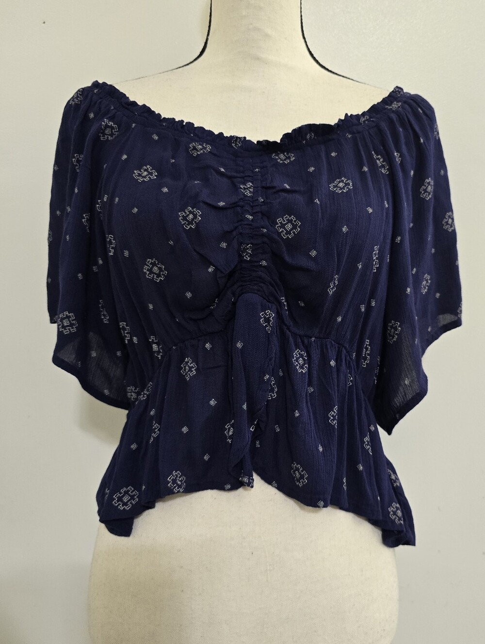 new TRUE CRAFT size XL Short Sleeve Crinkled V Neck Cinched Front Top Navy